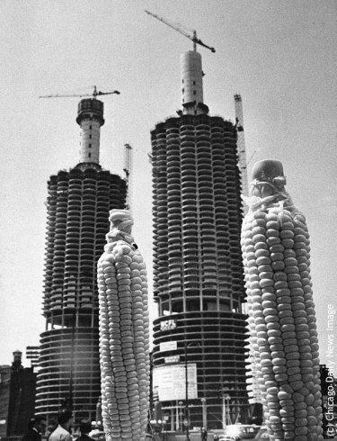 Chicago's Marina Towers under construction