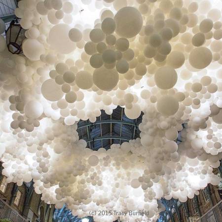 100,000 Balloons by French artist Charles Pétillon
