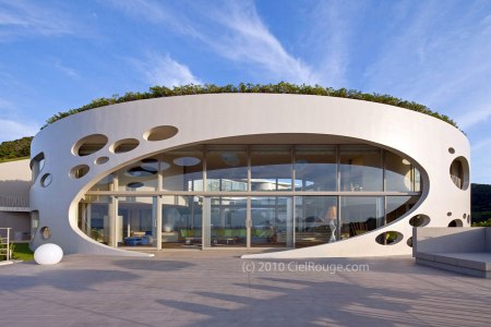 Villa Bioclimatic Round Home - by Ciel Rouge