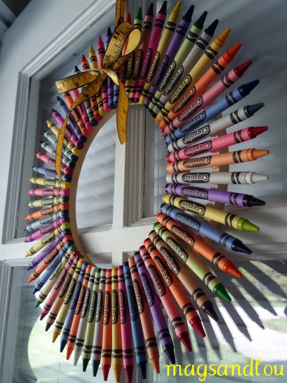 Crayon Wreath by MagsAndLou.blogspot.com