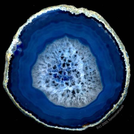 Blue Agate - photo by Tomomarusan