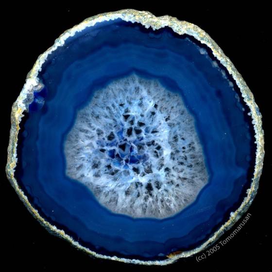 Blue Agate - photo by Tomomarusan