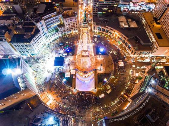 Circle of Lights Tree Lighting - Indianapolis, Indiana - photo by Trevor Mahlmann
