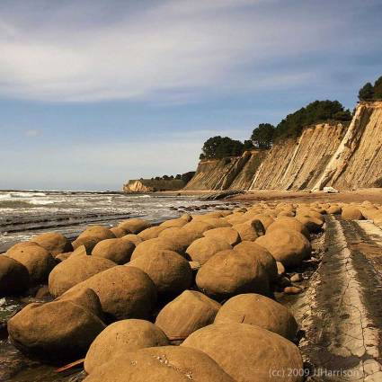 Bowling Ball Beach - source: JJ_Harrison