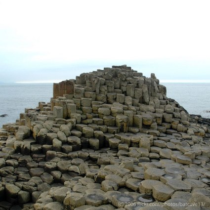 Eyeball Bouncers by Gomberg Kites International Giant Causeway in Northern Ireland - source: Cavin