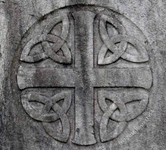 Celtic Cross on Gravestone - source: Rosser1954